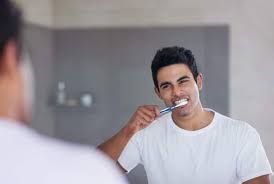 Brushing Teeth: क्या गलत तरीके से ब्रश करना आपके दांतों को नुकसान पहुंचा सकता है? जानें 5 कॉमन गलतियां और उन्हें कैसे सुधारें