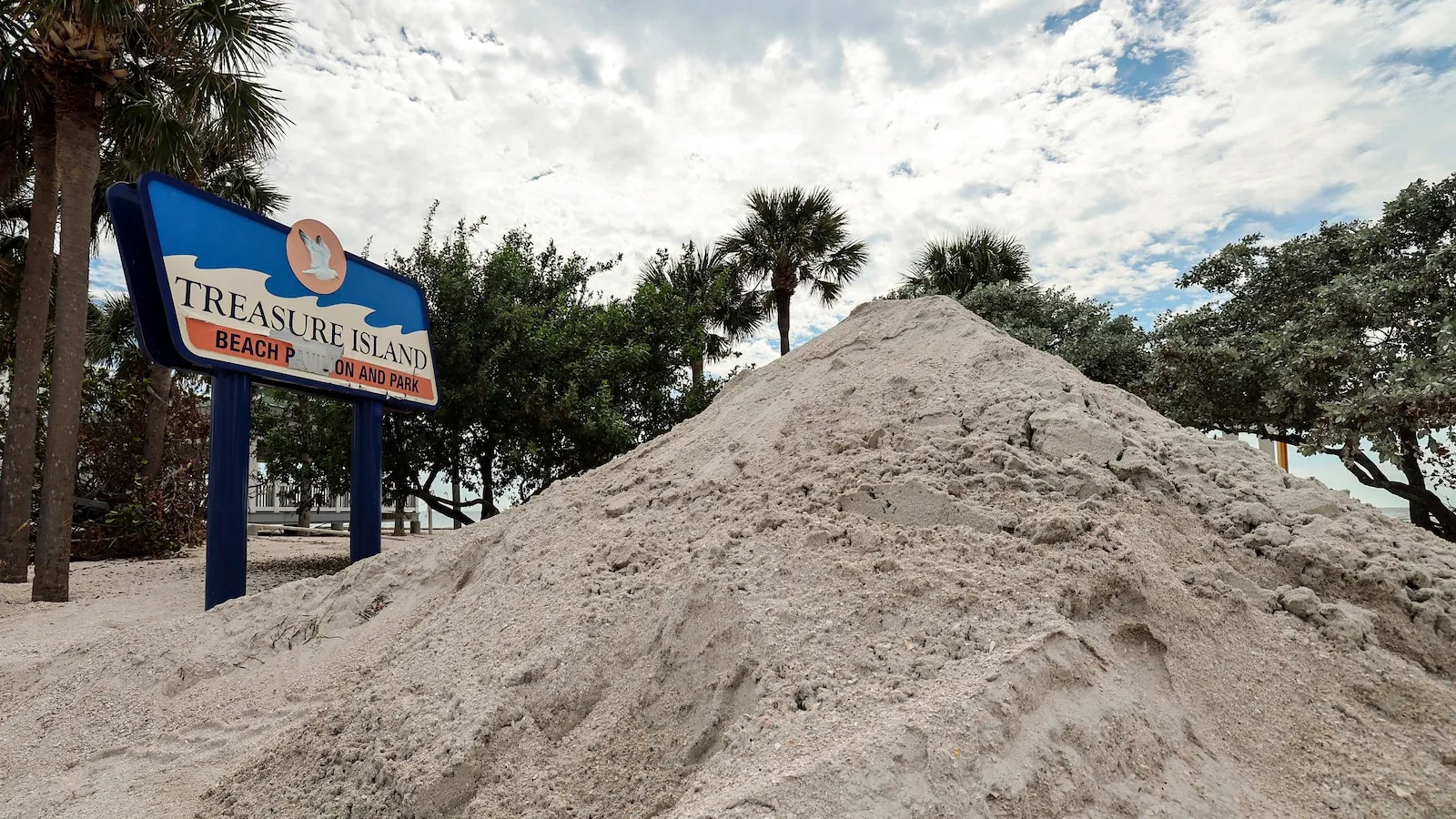 Florida Coastal Dilemma: How Hurricane Season Shapes Migration and Real Estate Markets