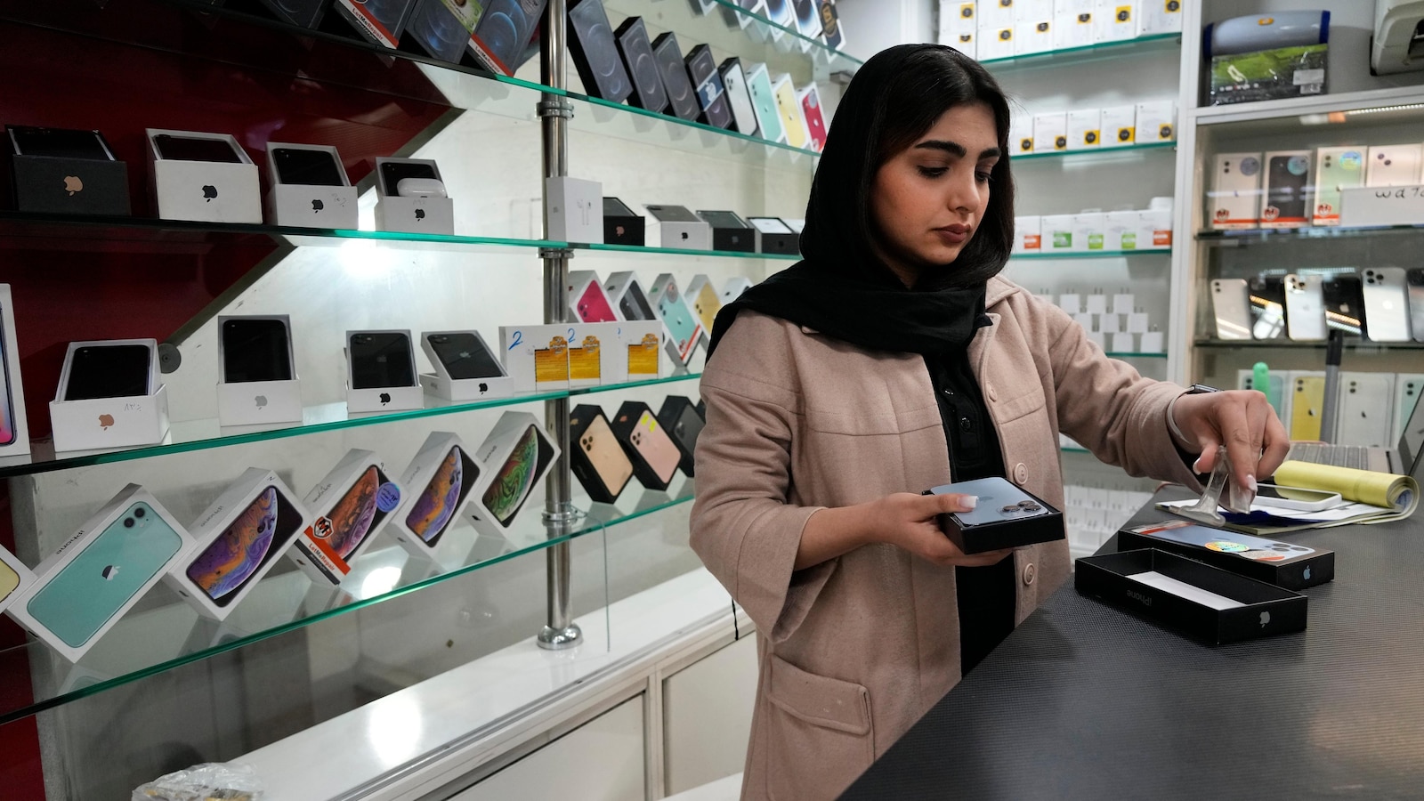 Iran Lifts Ban on New iPhone Models: What This Means for Tech Enthusiasts